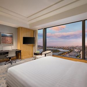 Deluxe Lake View King Room